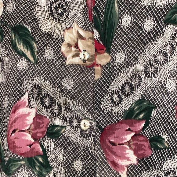 VGT abstract flower print button down top. Size 16 - Picture 3 of 13